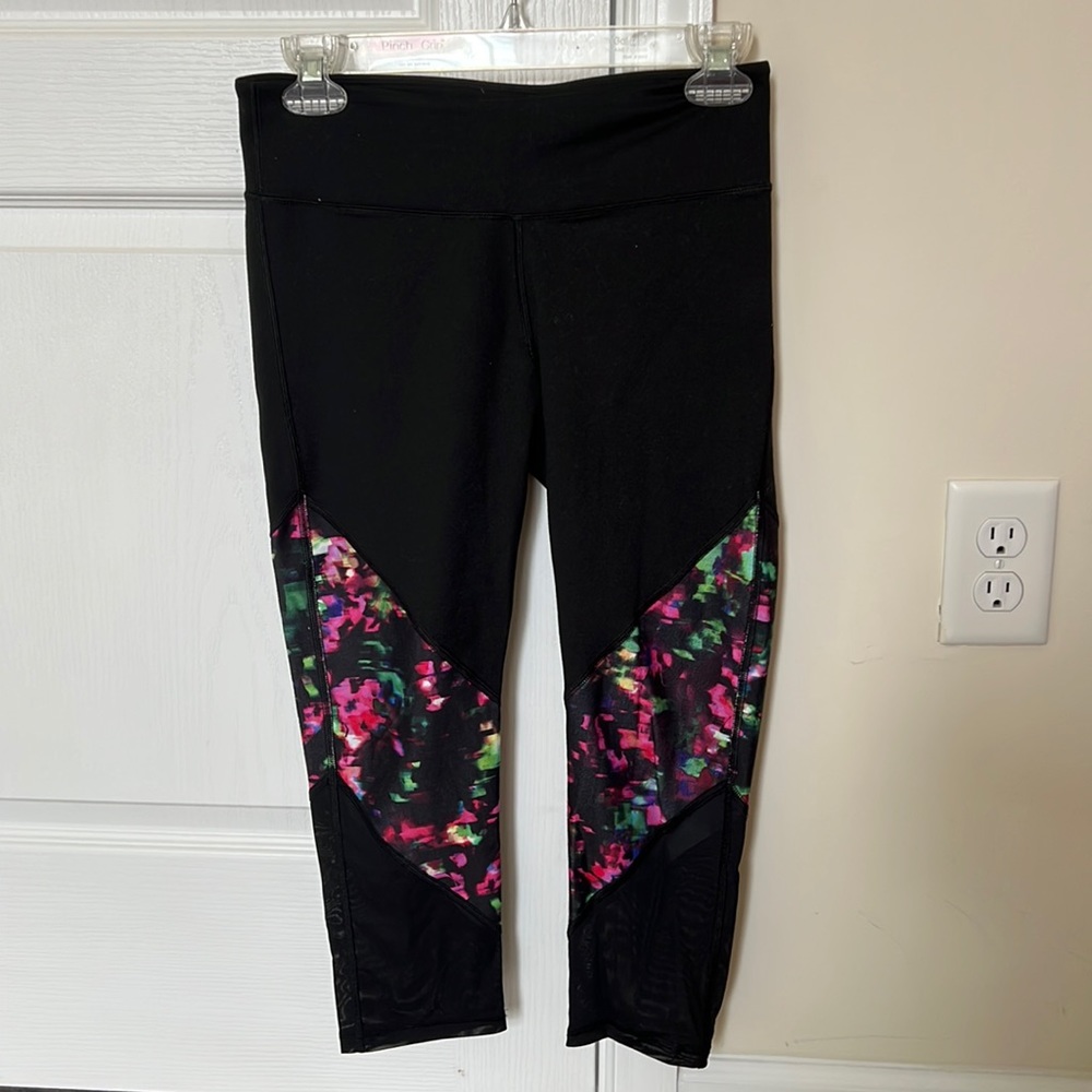 Womens fabletics capri leggings